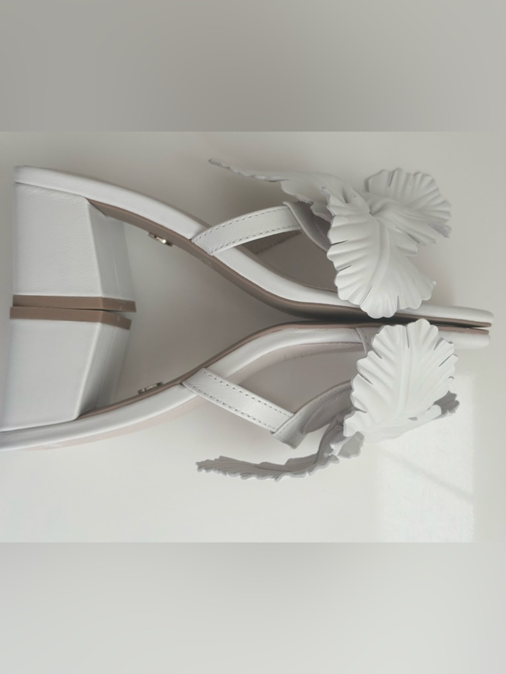 Cecelia New York Leather Hibiscus Chunky Block 2.5” Heel Sz 6 Reshapable Flower. - Picture 8 of 15